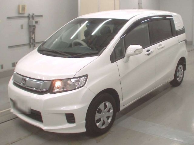 30015 Honda Freed spike GB3 2015 г. (CAA Tokyo)